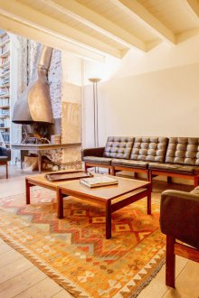 Έπιπλα στυλ σοφίτας