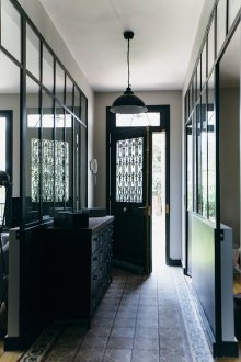 Θάλαμο συρταριών στο στήθος