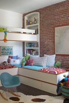 Τούβλο τοίχο στο φυτώριο στο στυλ πατάρι