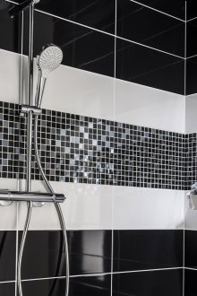 Μαύρα πλακάκια στυλ σοφίτας