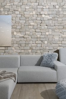 Πέτρινες πλάκες στο εσωτερικό