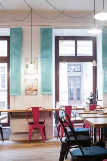 Καφέ με λαμπερά στοιχεία από στιλ της Προβηγκίας