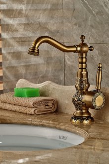 Μπλέ μίξερ με διακόσμηση