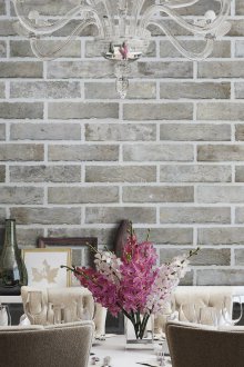 Γκρίζο κεραμίδι από τούβλα