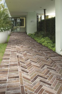 Πλακόστρωση πλακών