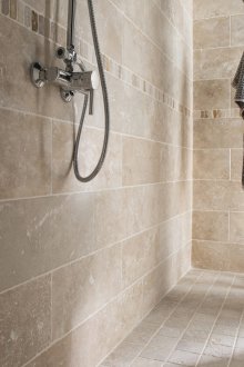 Mga tile sa pader ng beige