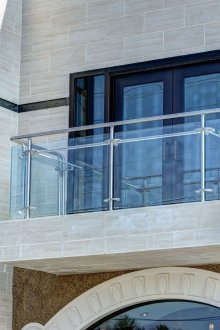 Λευκό κεραμίδι πρόσοψης