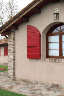 Πρόσοψη κάτω από ένα τούβλο