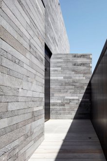 Πρόσοψη κάτω από μια πέτρα