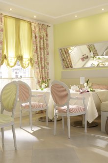 Καλαίσθητο καφέ στο στιλ της Προβηγκίας