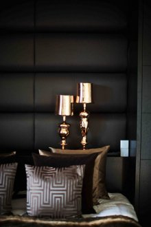 Σκούρα πλαίσια στο εσωτερικό