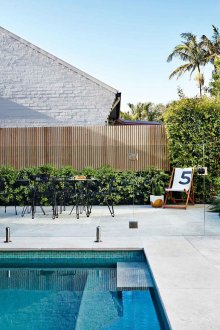 Πλακάκια για την πισίνα ενός εξοχικού σπιτιού