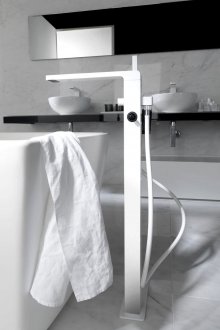 Λευκή βρύση μπανιέρας