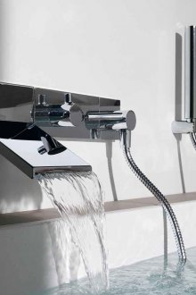 Μικτή μπανιέρα με κατακλυσμό