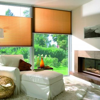 Καφέ ρολά στο καθιστικό