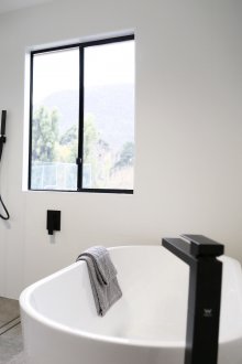 Μαύρο ματ μίξερ με μακρύ στόμιο