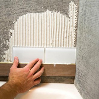 Τοποθέτηση γυάλινων πλακιδίων σε γυψοσανίδα