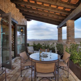 Πέτρινα πλακάκια στο μπαλκόνι