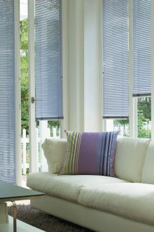 Μπλε περσίδες στο σαλόνι