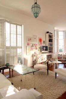 Blinds σε ένα μεγάλο σαλόνι