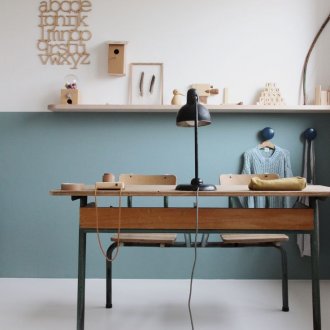 Χώρος εργασίας για μαθητή σε στυλ ρετρό