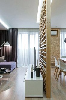 Διακοσμητικό χώρισμα ανάμεσα στην κουζίνα και το σαλόνι