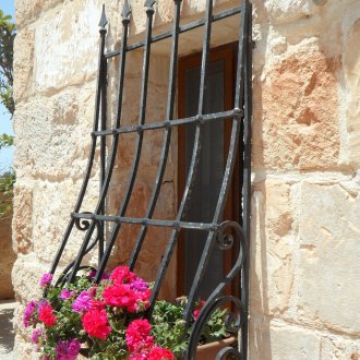 Μάσκα παραθύρου με εσοχή σε λουλούδια