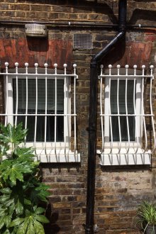 Χαλύβδινη γρίλια παραθύρου