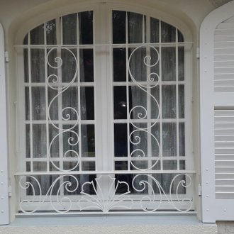 Το κατώφλι στο κατώφλι του παραθύρου