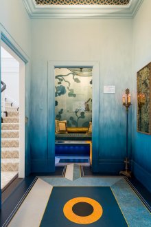 Μπλε και χρυσό εσωτερικό