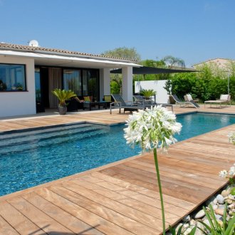 Ξύλινη πισίνα καταστρώματος