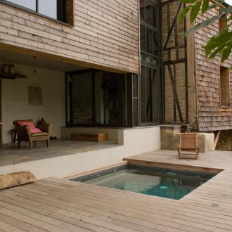 Η πισίνα είναι μικρή