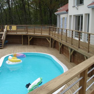 Η ημικυκλική πισίνα