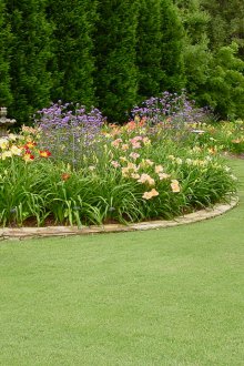 Flowerbed γύρο στη χώρα