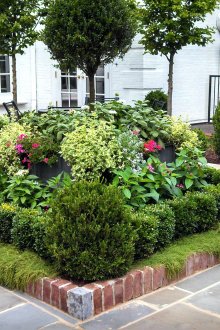 Αίθριο τετράγωνο πολυεπίπεδο στη χώρα