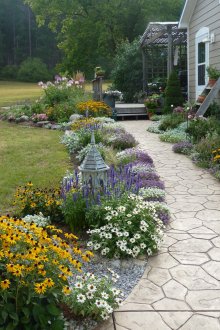 Ένα κρεβάτι στο στυλ της Προβηγκίας στη χώρα