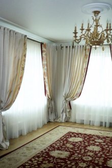 Λευκή τούλι και κουρτίνες