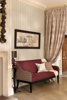 Κλασική ριγωτή ταπετσαρία