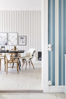 Ριγέ ταπετσαρία στο εσωτερικό