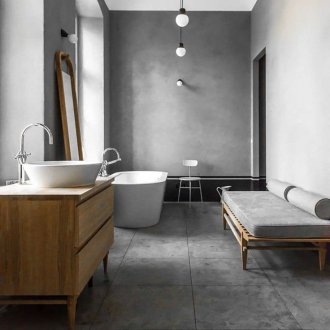 Ζωγραφίζοντας τοίχους σε ένα μπάνιο κάτω από σκυρόδεμα