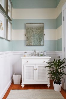 Σμάλτο ζωγραφίζει τους τοίχους στο μπάνιο