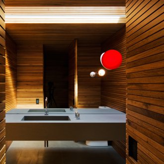 Εσωτερικό του μπάνιου από την επένδυση