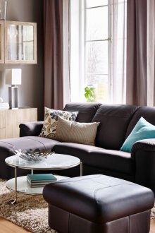 Brązowa sofa