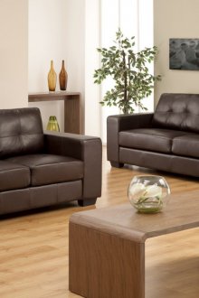 Καφέ δερμάτινο καναπέ