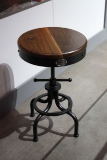 Καφέ σκαμνί