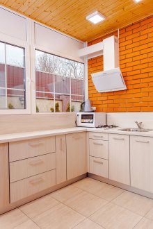 Πορτοκαλί τοίχο από τούβλα