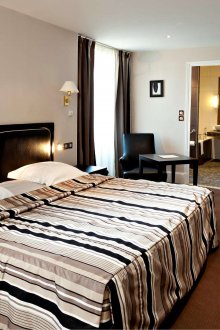 Μαύρο υπνοδωμάτιο με μελέτη