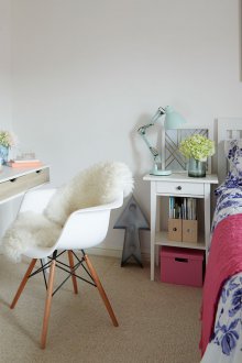 Φωτεινό υπνοδωμάτιο με μελέτη