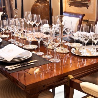 Κλασικό τραπέζι φαγητού