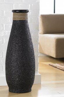 Όμορφο μαύρο αγγείο διακοσμημένο με σχοινί